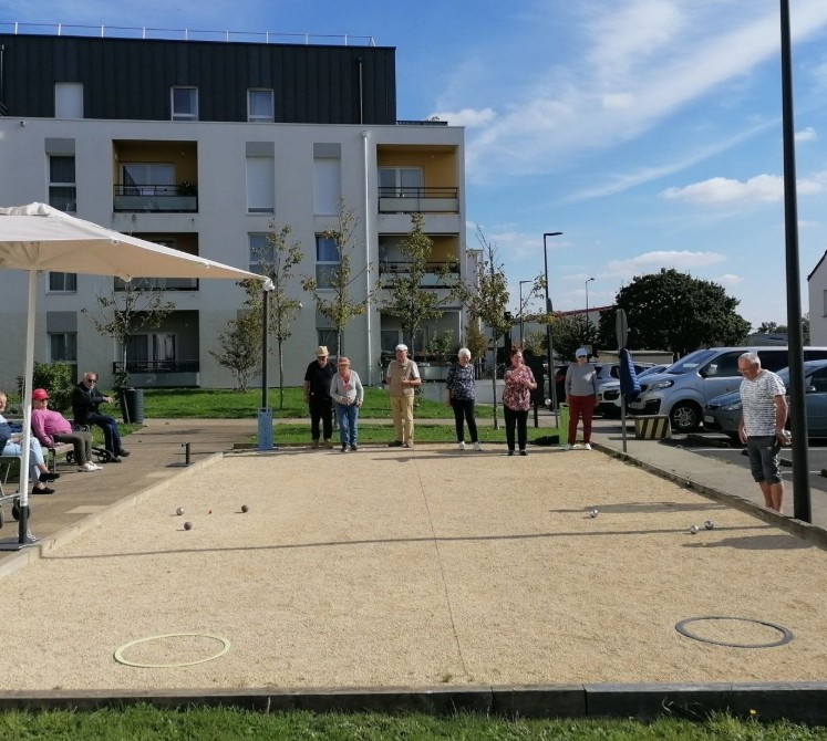 activité pétanque organisée par la résidence Domitys